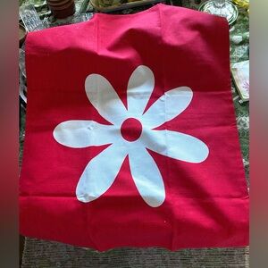 Red With White Daisy Towel.  New by PAPPELINA Sweden 24x18.5 inches  100% Cotton